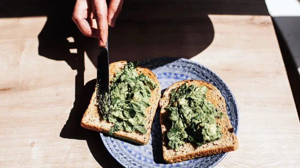 Mashed avocado on two slices of toasted bread